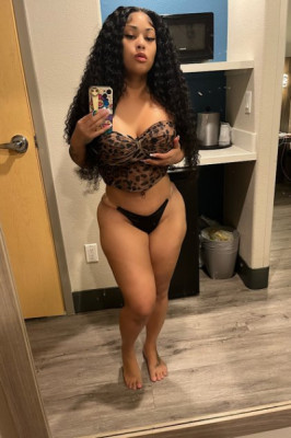 curvy treat🔥